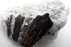 Hubnerite-in-Matrix-1